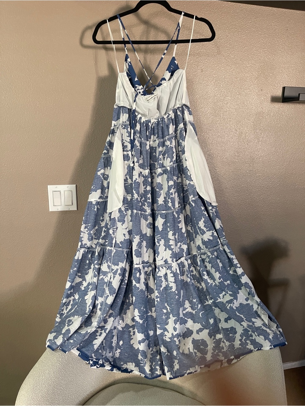 Abercrombie & Fitch Flowy Tiered Maxi Dress - Picture 9 of 11